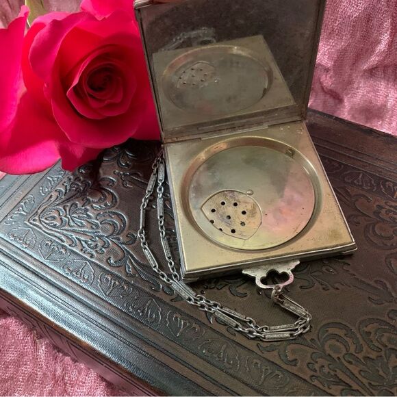 Vintage Art Deco Square Makeup Mirror Compact Powder Box with Wrist Chain - Picture 2 of 5